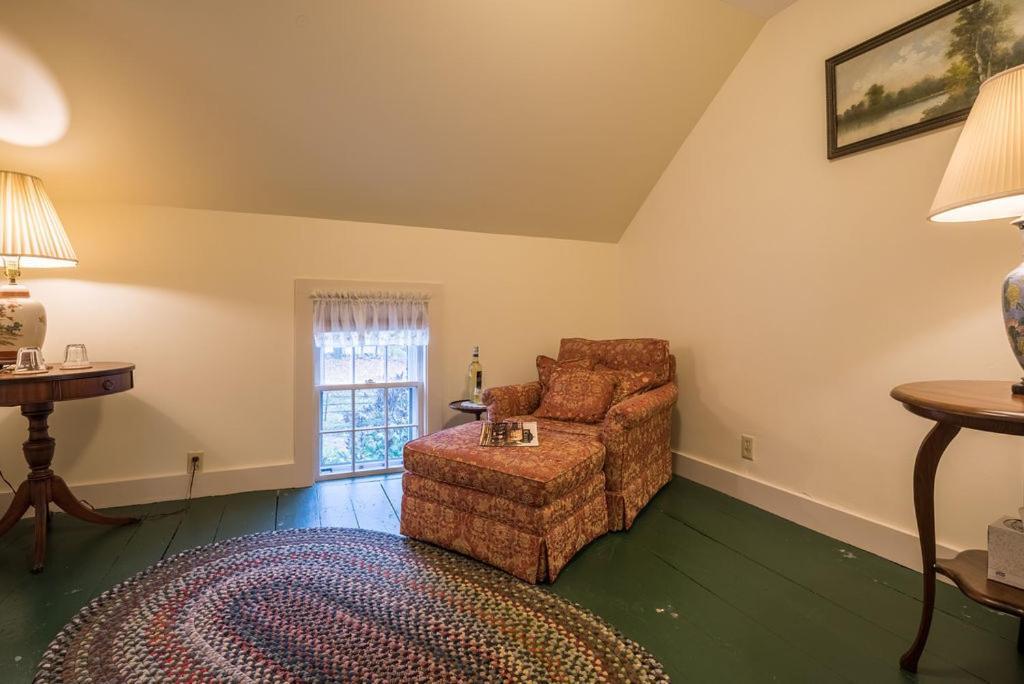 Inn At Valley Farms Walpole Room photo